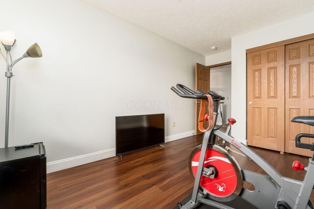 3854 Sugarbark Dr, Canal Winchester, OH 43110 - exercise area with wood finished floors, baseboards, and a textured ceiling