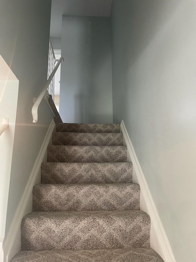 137 Tarryton Ct W Unit 24H, Columbus, OH 43228 - view of stairs