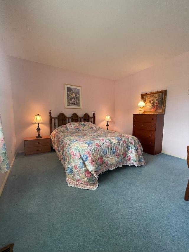 137 Tarryton Ct W Unit 24H, Columbus, OH 43228 - bedroom featuring carpet flooring