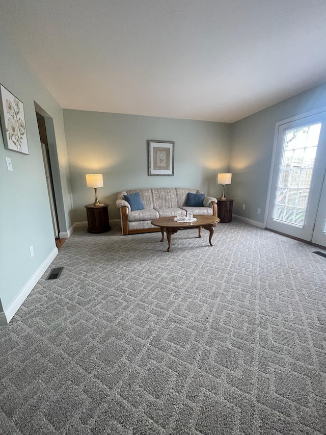 137 Tarryton Ct W Unit 24H, Columbus, OH 43228 - living room featuring carpet flooring and baseboards