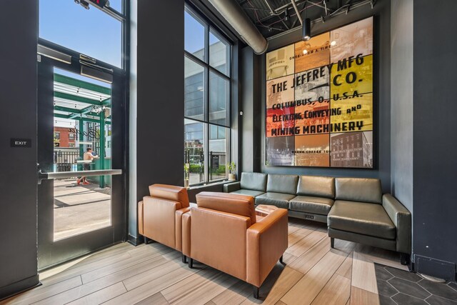304 Cornelius St, Columbus, OH 43215 - view of common area