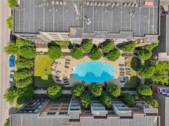 304 Cornelius St, Columbus, OH 43215 - aerial view of a pool