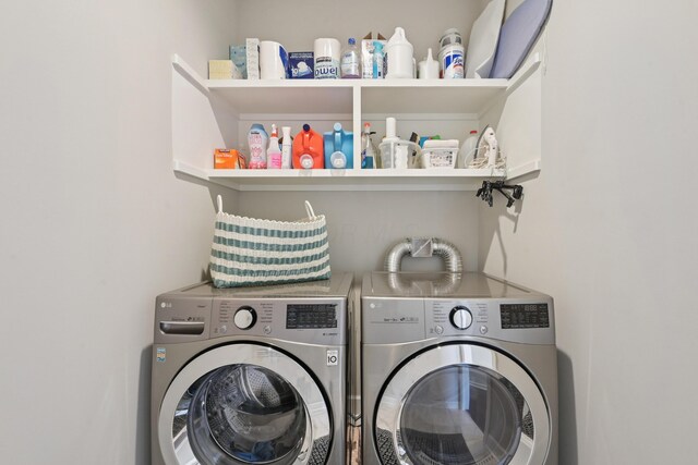 304 Cornelius St, Columbus, OH 43215 - laundry room with washing machine and clothes dryer