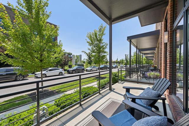 304 Cornelius St, Columbus, OH 43215 - view of balcony