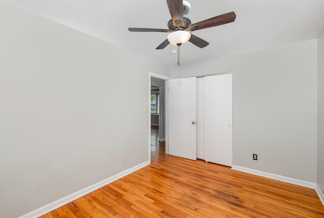 unfurnished bedroom featuring light wood-type flooring, baseboards, a closet, and a ceiling fan