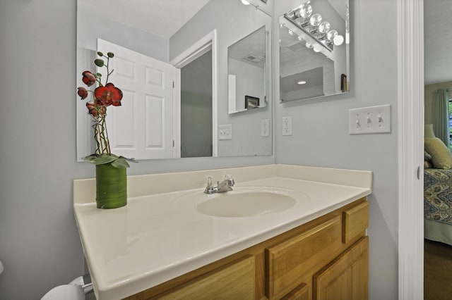 577 S Market St, Lithopolis, OH 43136 - ensuite bathroom with vanity