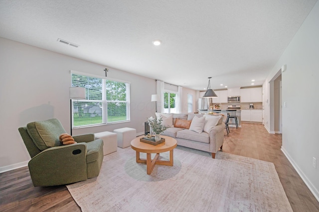 385 Kells Ct E, Newark, OH 43055 - living area with light wood-style flooring, recessed lighting, and baseboards
