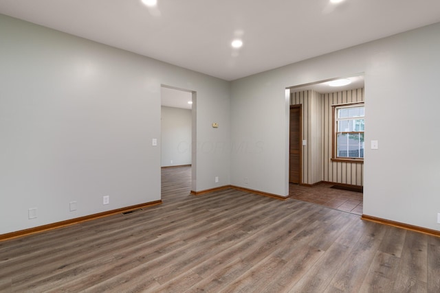 692 Millsboro Rd, Mansfield, OH 44903 - spare room with wood finished floors, baseboards, and recessed lighting