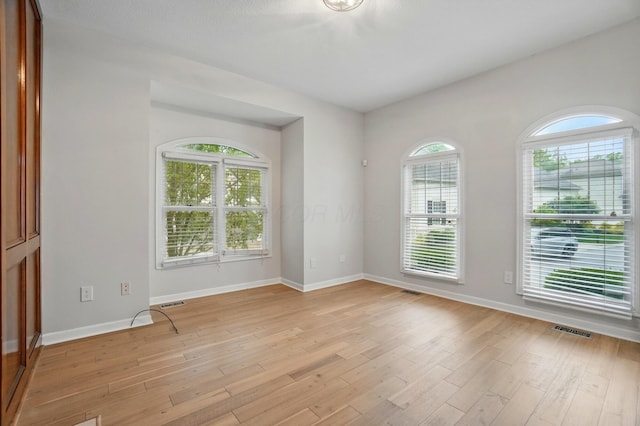 1940 Scioto Pointe Dr, Columbus, OH 43221 - empty room featuring light wood-style floors and baseboards