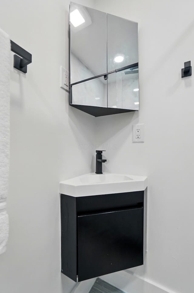 1940 Scioto Pointe Dr, Columbus, OH 43221 - bathroom featuring vanity