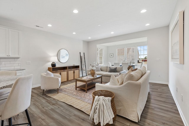 6039 Peck Ln, New Albany, OH 43054 - living room featuring wood finished floors, recessed lighting, and baseboards