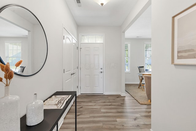 6039 Peck Ln, New Albany, OH 43054 - foyer entrance featuring wood finished floors and baseboards