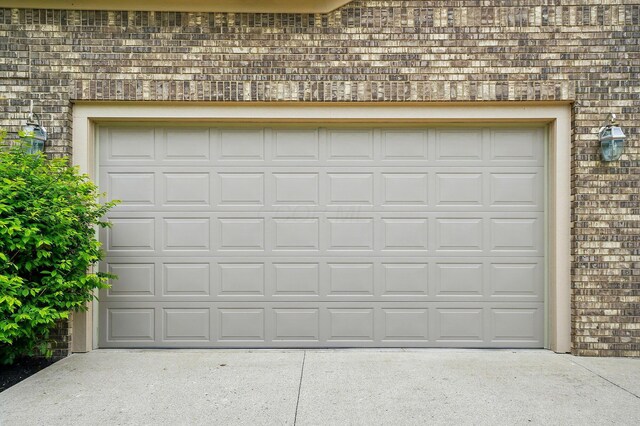 1092 George Allen Dr, South Vienna, OH 45369 - garage with concrete driveway