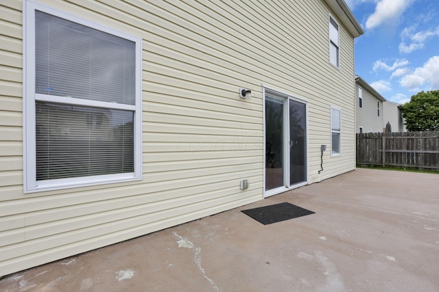 5504 Rothermund Dr, Canal Winchester, OH 43110 - view of patio with fence