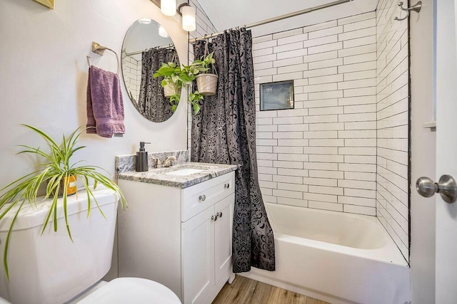 795 Brixham Rd, Columbus, OH 43204 - bathroom with wood finished floors, vanity, shower / tub combo, and toilet