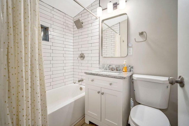 795 Brixham Rd, Columbus, OH 43204 - full bath featuring toilet, shower / bath combination with curtain, and vanity