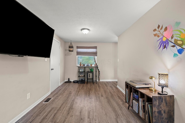 2267 Anndel Ct, Grove City, OH 43123 - interior space featuring wood finished floors and baseboards