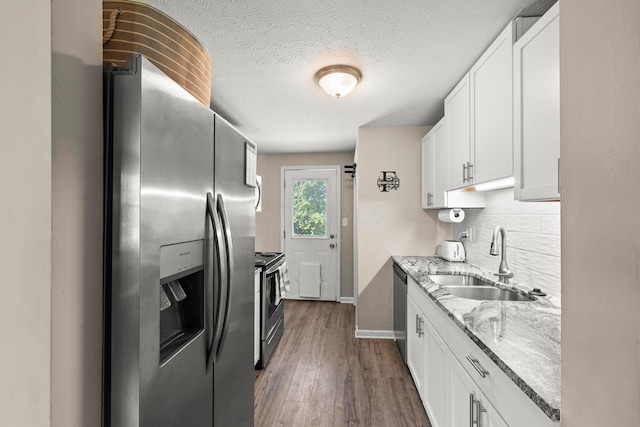 2267 Anndel Ct, Grove City, OH 43123 - kitchen with a sink, stainless steel appliances, baseboards, white cabinets, and a textured ceiling