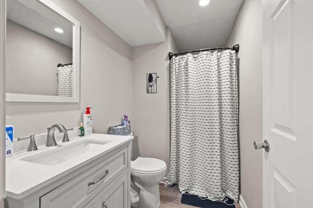 2267 Anndel Ct, Grove City, OH 43123 - full bath with toilet, wood finished floors, vanity, recessed lighting, and curtained shower