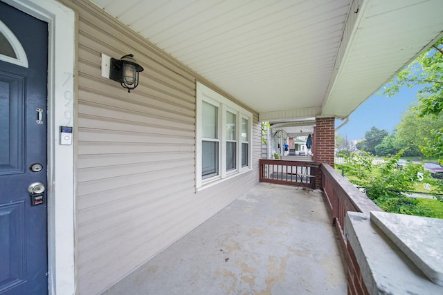 799 E Deshler Ave, Columbus, OH 43206 - view of porch