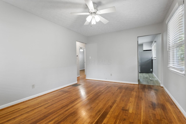 471 Chase Rd, Columbus, OH 43214 - empty room featuring wood finished floors, ceiling fan, a textured ceiling, and baseboards