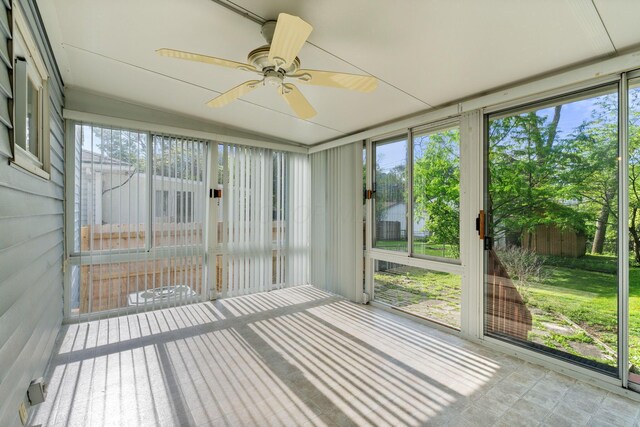 471 Chase Rd, Columbus, OH 43214 - unfurnished sunroom featuring a ceiling fan