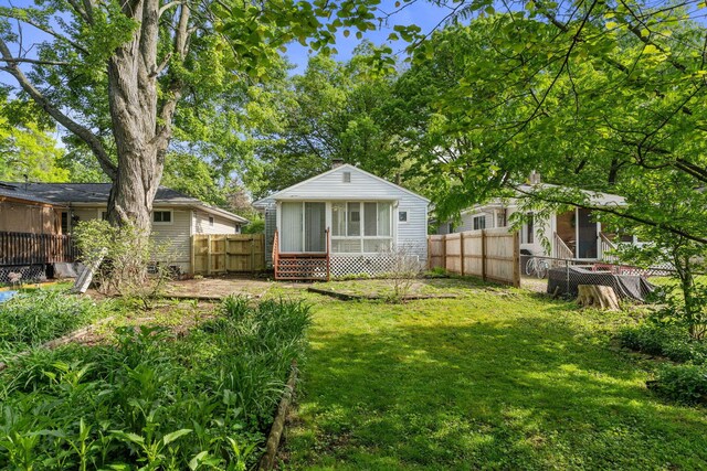 471 Chase Rd, Columbus, OH 43214 - view of yard featuring a sunroom