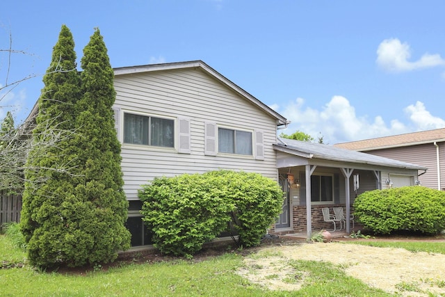 1703 Ringfield Dr, Galloway, OH 43119 - split level home with a porch
