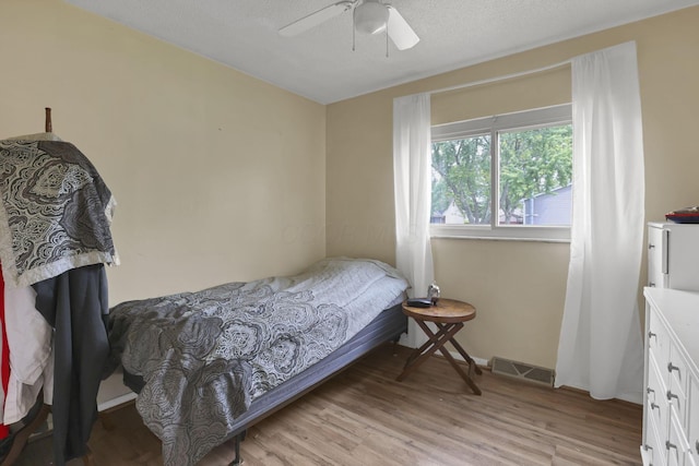 1703 Ringfield Dr, Galloway, OH 43119 - bedroom with light wood-style flooring and a ceiling fan
