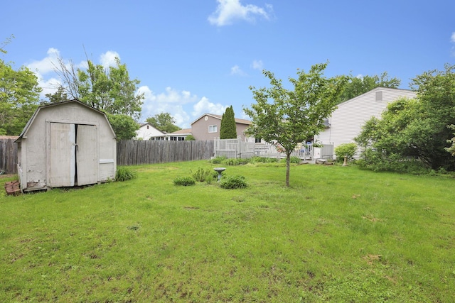 1703 Ringfield Dr, Galloway, OH 43119 - view of yard featuring a storage shed and an outdoor structure