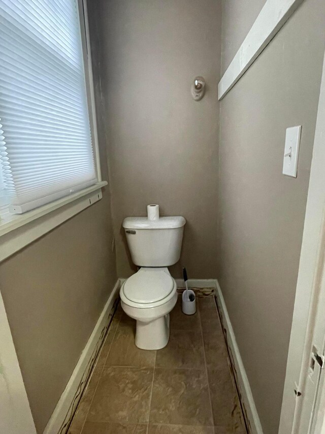 91 Oakland Park Ave, Columbus, OH 43214 - bathroom featuring toilet, baseboards, and tile patterned floors