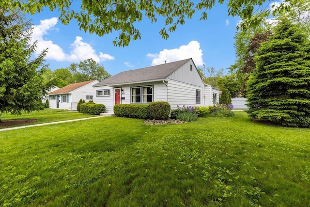 1200 Northridge Rd, Columbus, OH 43224 - view of front facade with board and batten siding and a front yard
