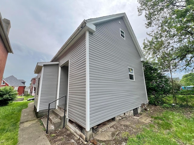 818 Bellows Ave, Columbus, OH 43223 - view of home's exterior featuring entry steps