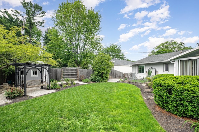 3145 Bembridge Rd, Columbus, OH 43221 - view of yard