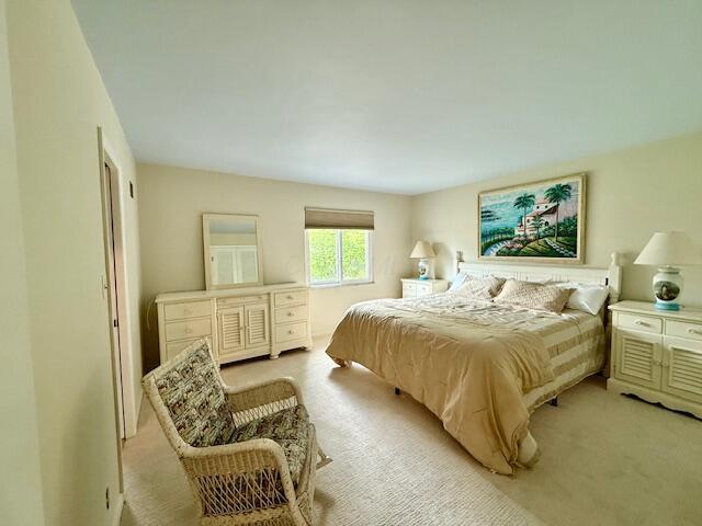 3145 Bembridge Rd, Columbus, OH 43221 - bedroom with light carpet