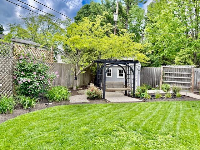 3145 Bembridge Rd, Columbus, OH 43221 - view of yard