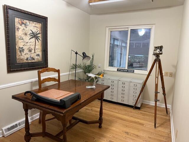 3145 Bembridge Rd, Columbus, OH 43221 - home office with light wood-style flooring and baseboards