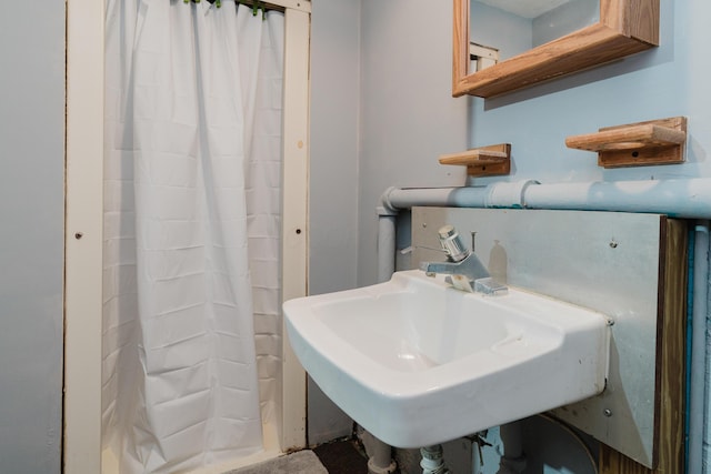 full bathroom featuring curtained shower and a sink
