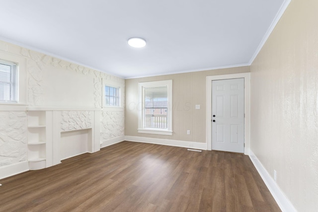 774 Congress St, Marion, OH 43302 - unfurnished living room with crown molding, wood finished floors, plenty of natural light, and baseboards
