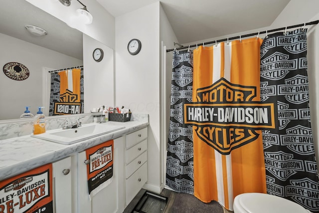 157 Joy Ave, Delaware, OH 43015 - full bathroom with vanity, toilet, and curtained shower