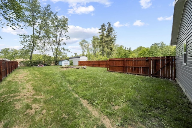 157 Joy Ave, Delaware, OH 43015 - view of yard with a shed and an outdoor structure