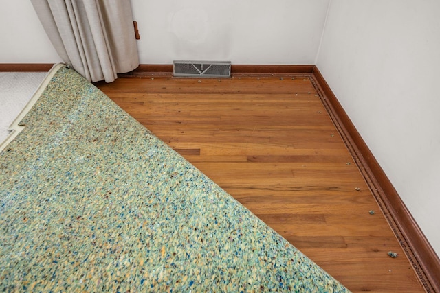 738 Stinson Dr, Columbus, OH 43214 - detailed view of baseboards