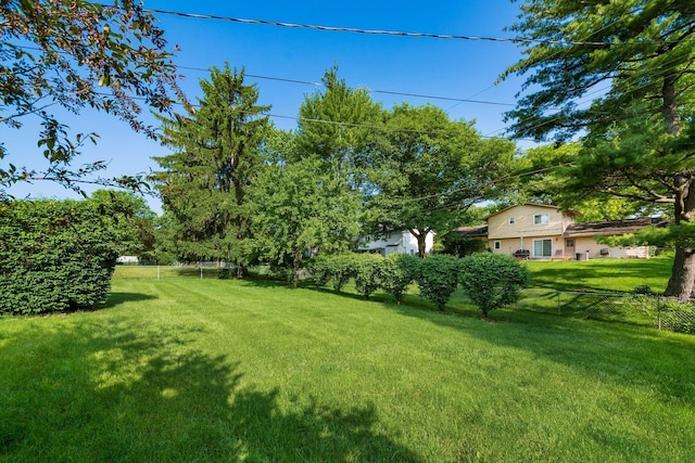 738 Stinson Dr, Columbus, OH 43214 - view of yard
