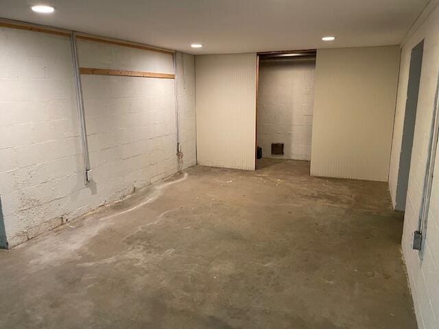635 E Dominion Blvd, Columbus, OH 43214 - finished basement featuring recessed lighting and concrete block wall