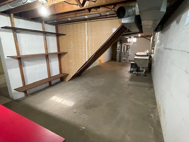635 E Dominion Blvd, Columbus, OH 43214 - unfinished below grade area with heating unit