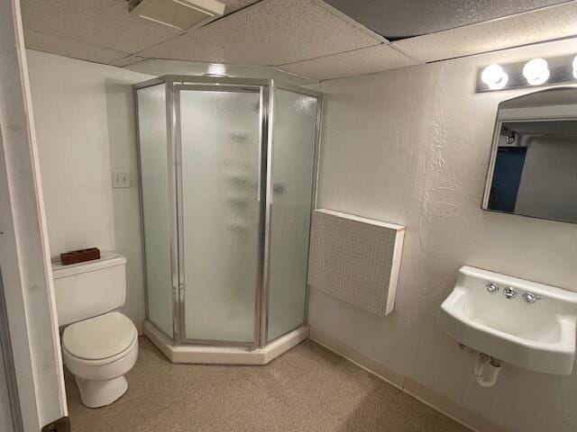 635 E Dominion Blvd, Columbus, OH 43214 - bathroom featuring a drop ceiling, a stall shower, toilet, and a sink