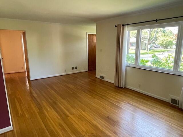 635 E Dominion Blvd, Columbus, OH 43214 - empty room with wood finished floors and baseboards