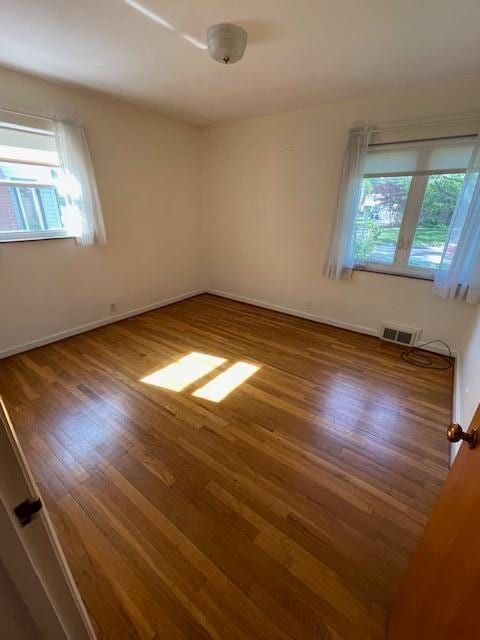 635 E Dominion Blvd, Columbus, OH 43214 - unfurnished room featuring plenty of natural light, wood finished floors, and baseboards