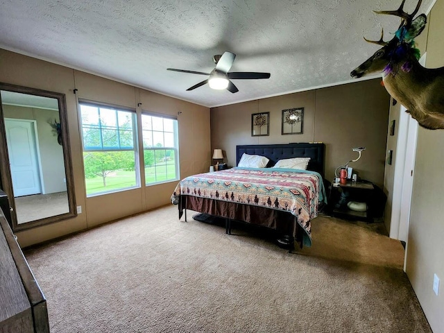 bedroom featuring carpet floors, a textured ceiling, and a ceiling fan