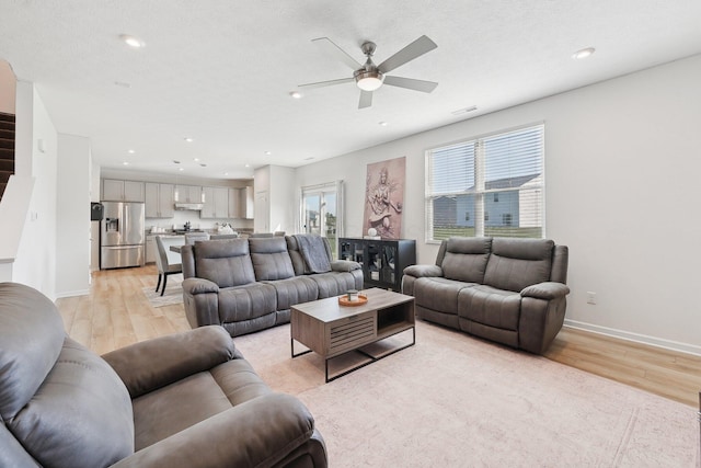 3321 Butternut Ln, Hebron, OH 43025 - living area featuring a ceiling fan, light wood finished floors, baseboards, and recessed lighting